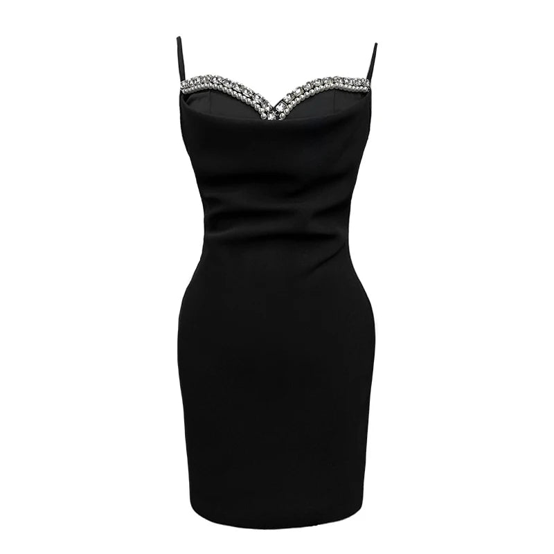 VESTIDO MINI CON ESCOTE DE PEDRERÍA