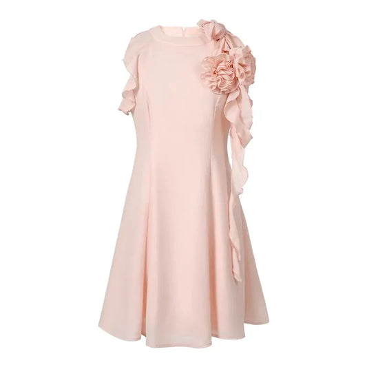 VESTIDO CORTO CON FLOR Y VOLANTES